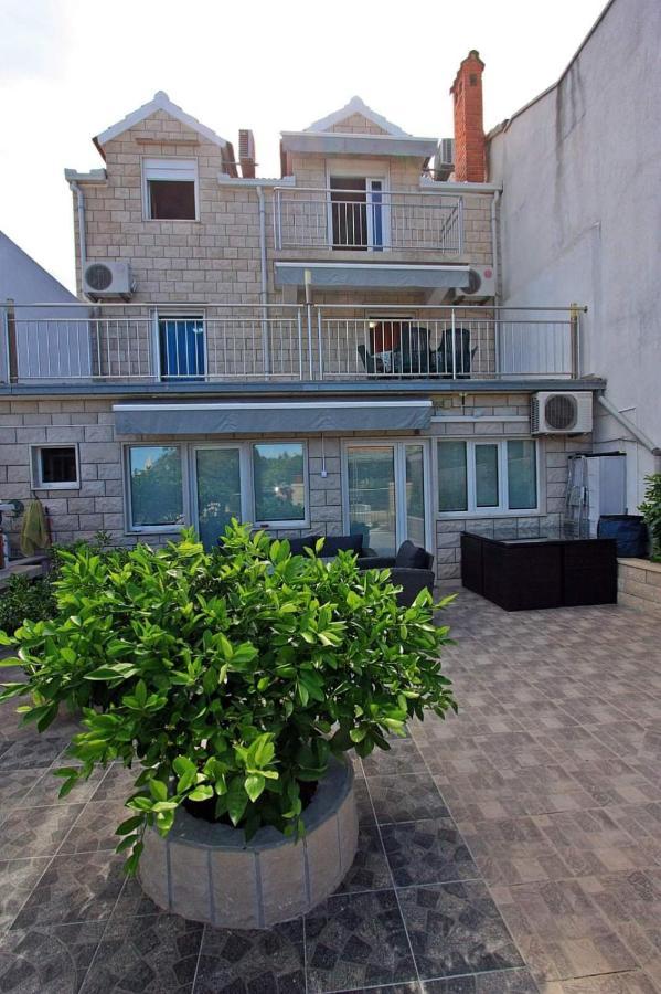 Apartment Samanta Supetar Exterior photo